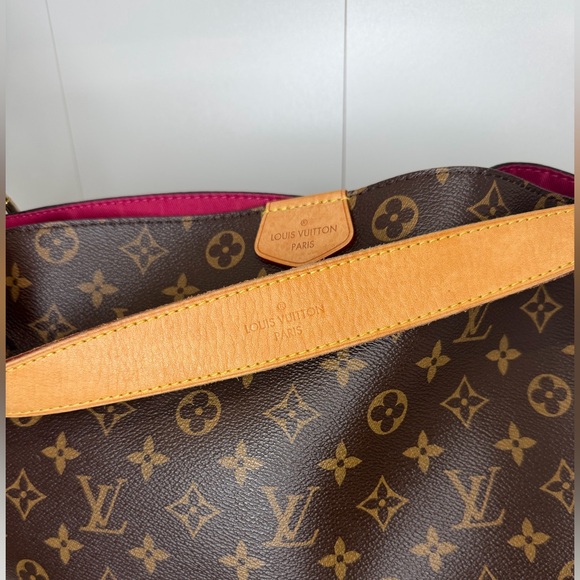 Louis Vuitton Monogram Graceful PM (small one)
Pivoine Interior - Picture 17 of 17